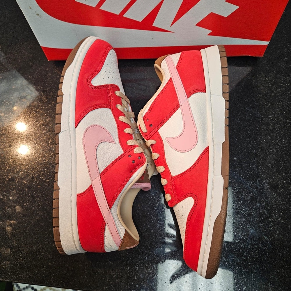 DUNK LOW PREMIUM 'BACON' SZ 10 NWB