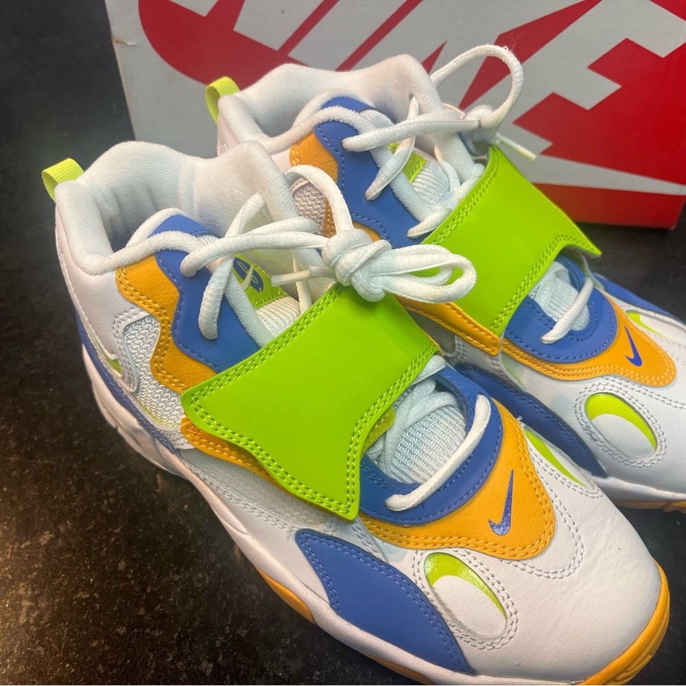 Nike AIR SPEED TURF (GS) size 7y NEW 7 BOY/ WOMEN/ 8.5