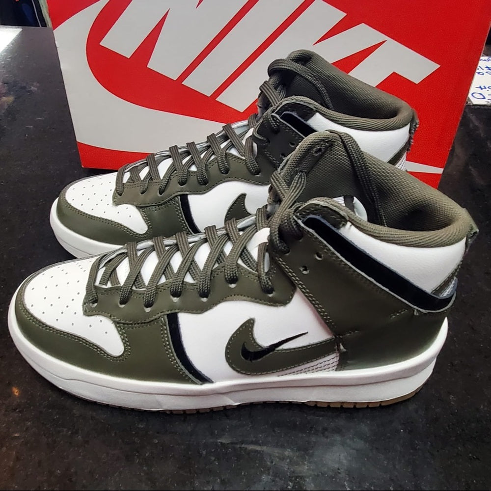 - Sz 9 men , 10.5 women’s Nike dunks green white high
