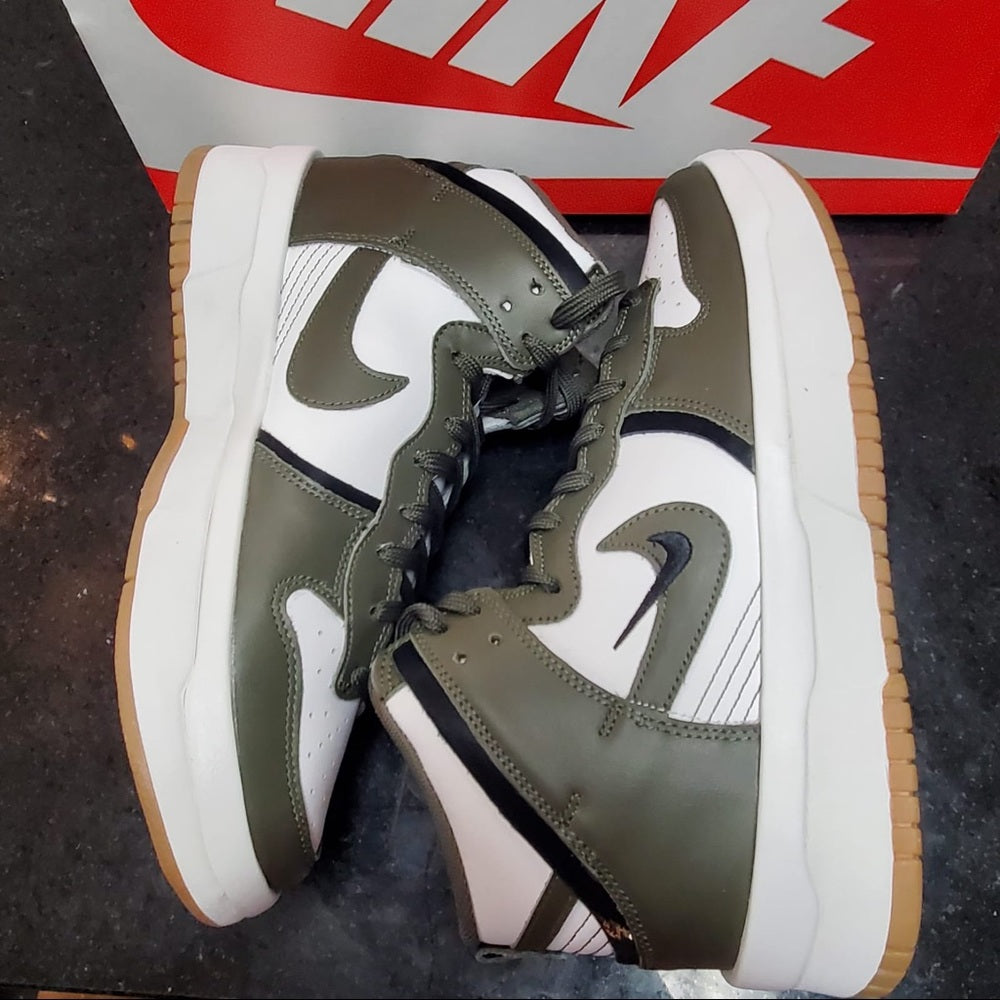 - Sz 9 men , 10.5 women’s Nike dunks green white high