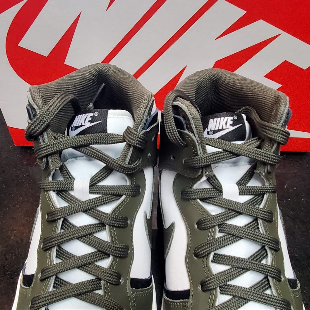 - Sz 9 men , 10.5 women’s Nike dunks green white high