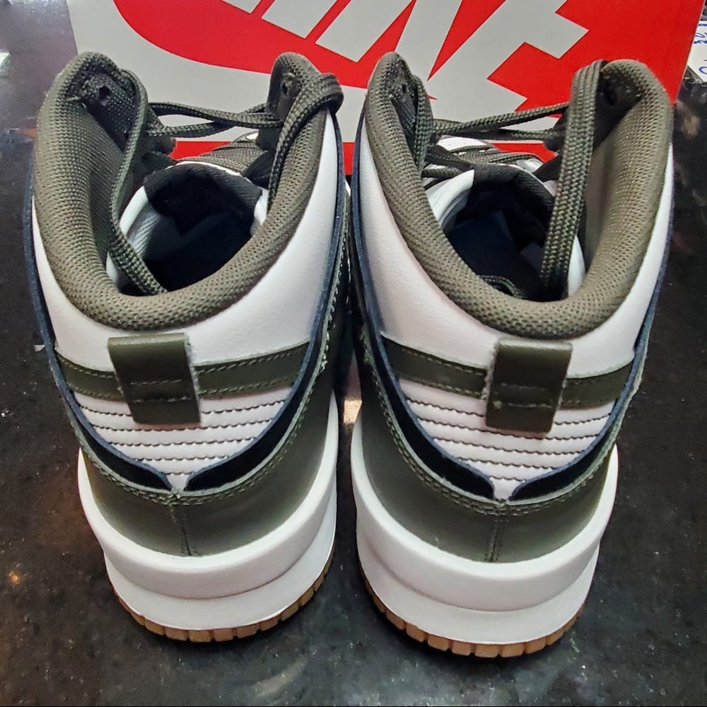 - Sz 9 men , 10.5 women’s Nike dunks green white high