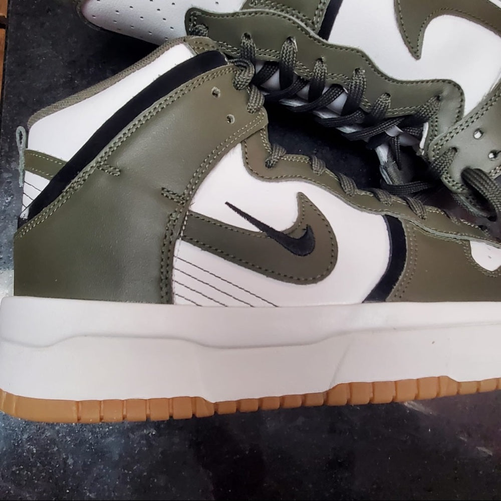 - Sz 9 men , 10.5 women’s Nike dunks green white high