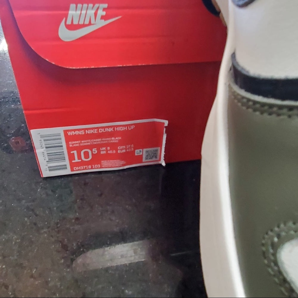 - Sz 9 men , 10.5 women’s Nike dunks green white high