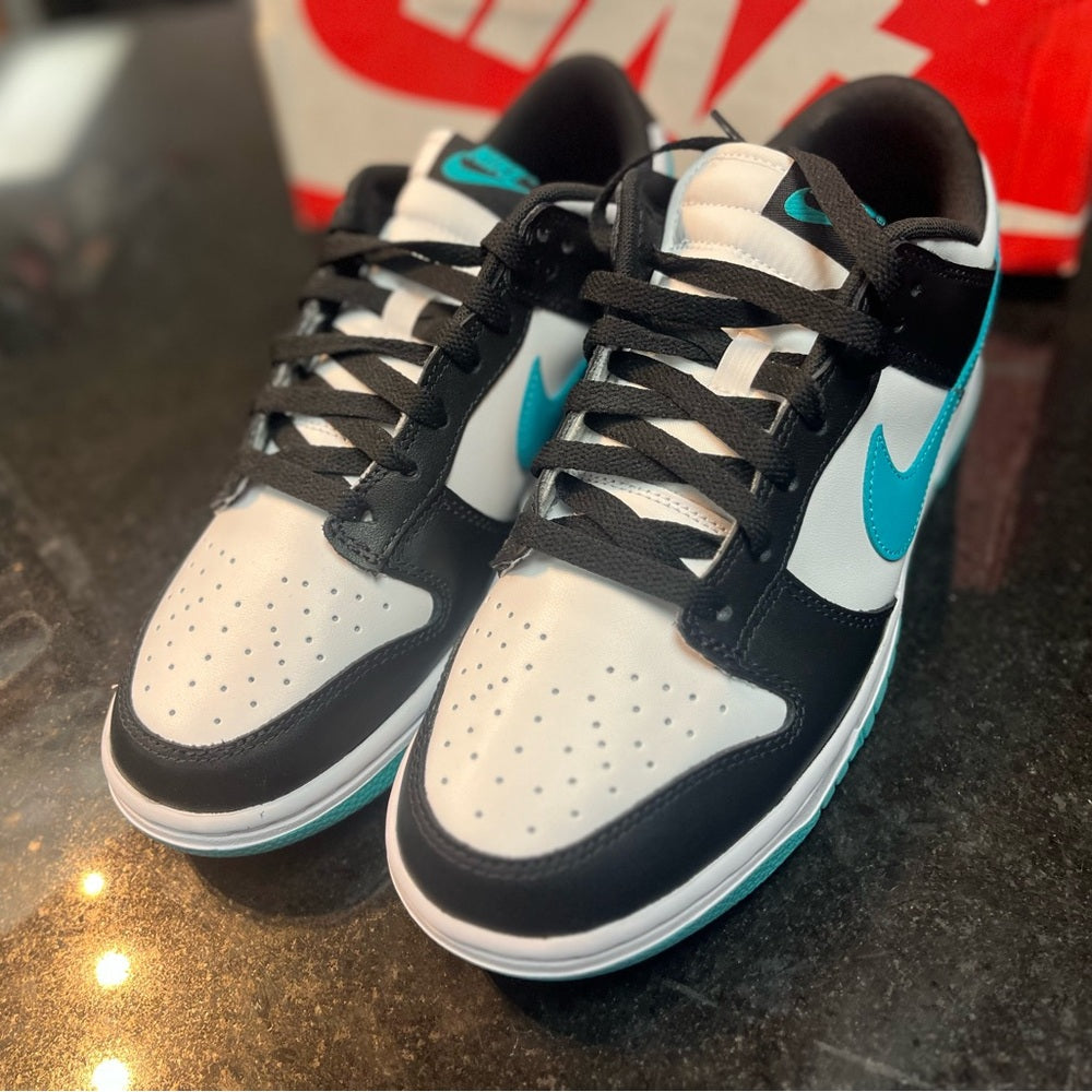Sz 9 MENS NIKE DUNK LOW Teal / white