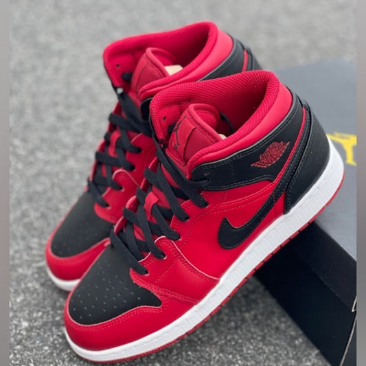 Sz various Jordan 1s red Black