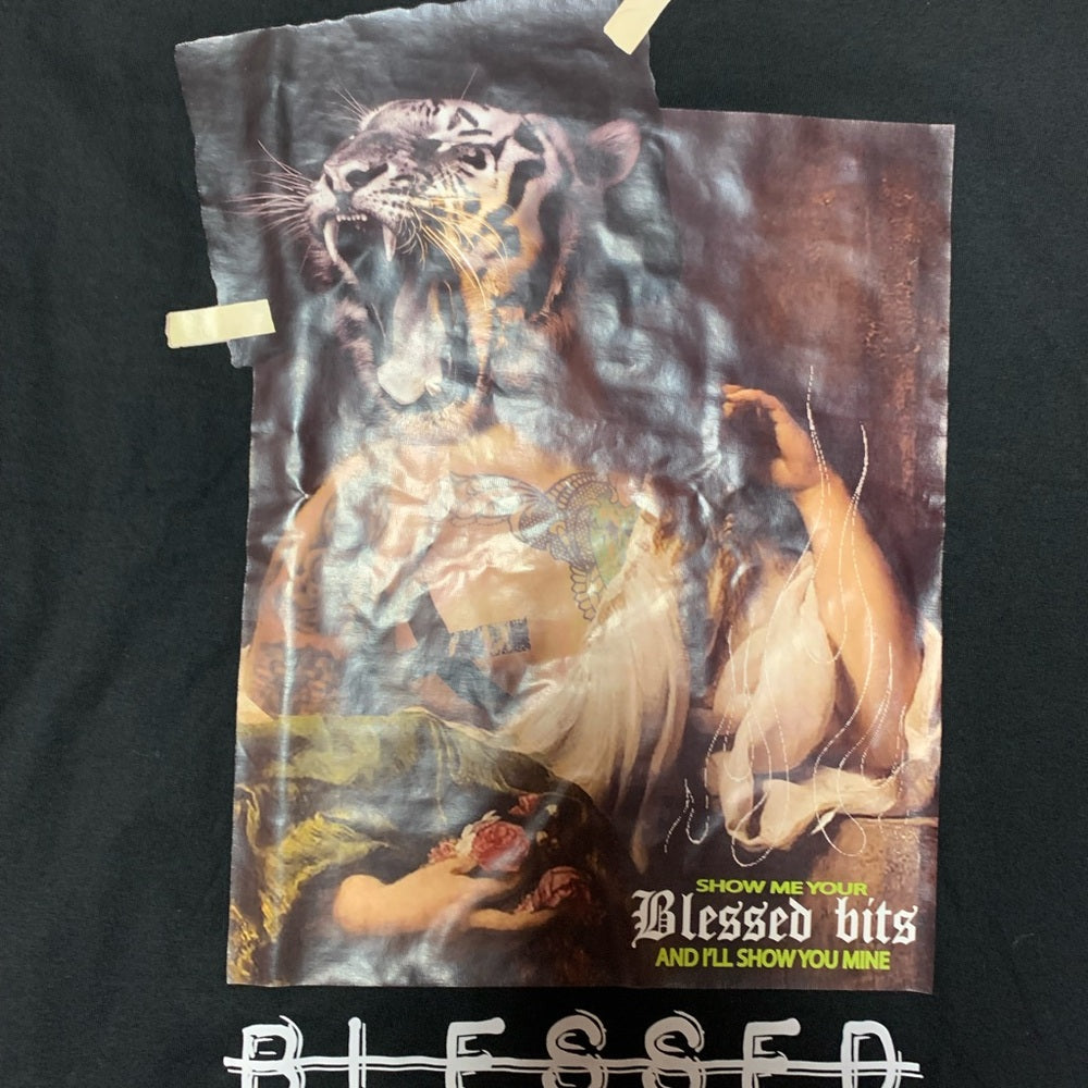 Sz medium black blessed graphic tee