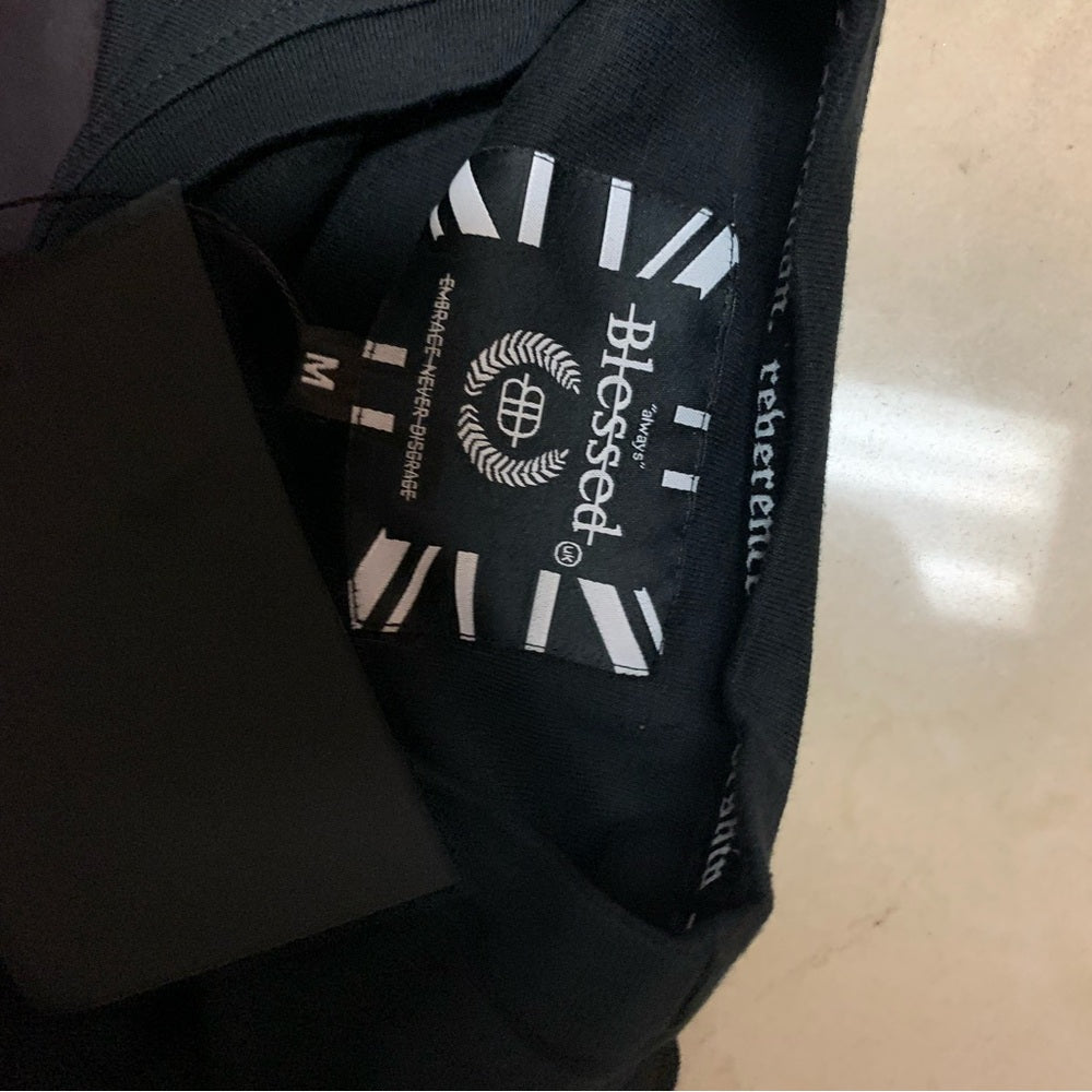 Sz medium black blessed graphic tee