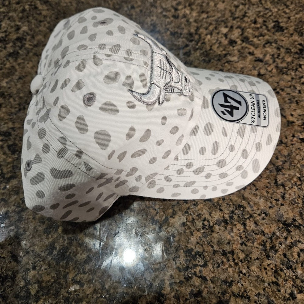 47 Brand Women's Adjustable Cap - Grey Chicago bulls