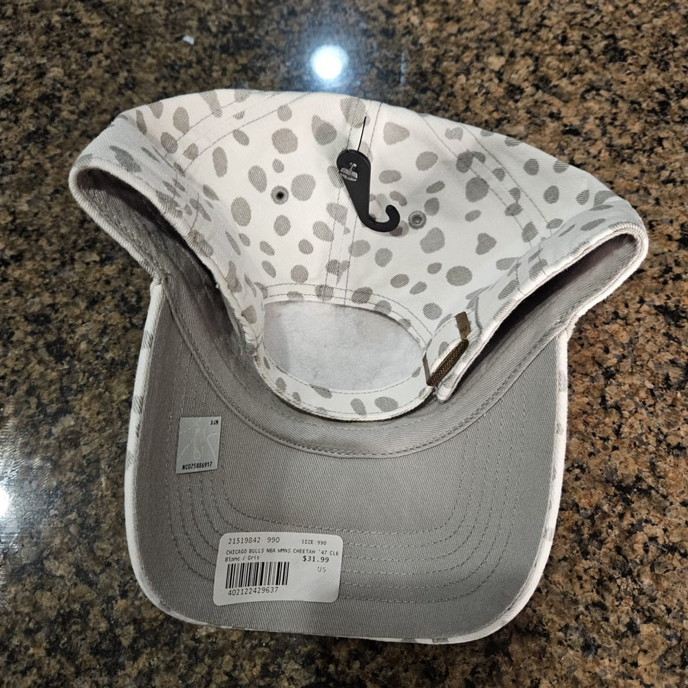 47 Brand Women's Adjustable Cap - Grey Chicago bulls