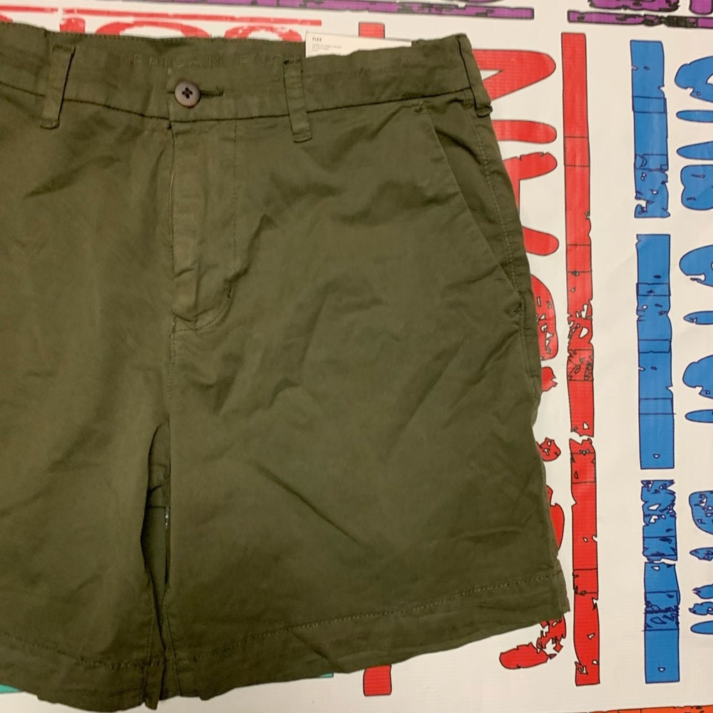 American Eagle Outfitters Olive Green Flat Front Shorts Sz 30
