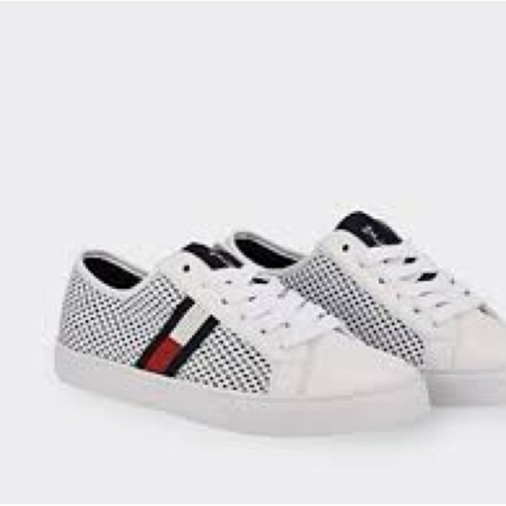 Sz 7.5 Tommy Hilfiger lows white