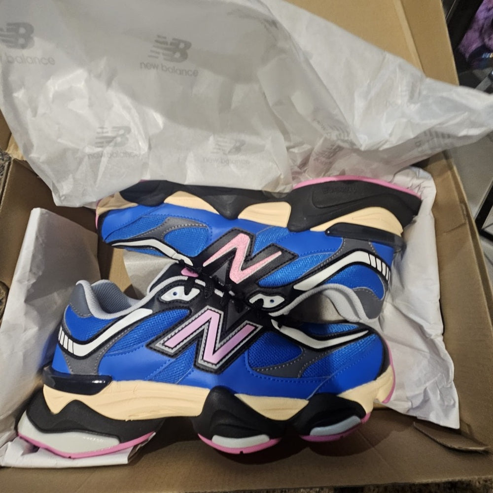 New Balance
9060 "Blue/Pink" sneakers