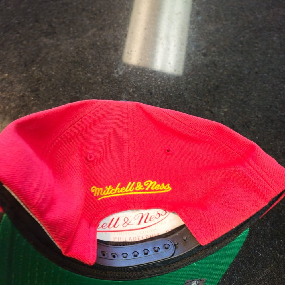Mitchell & Ness Atlanta hawks Red and Black Hawks Basketball Cap