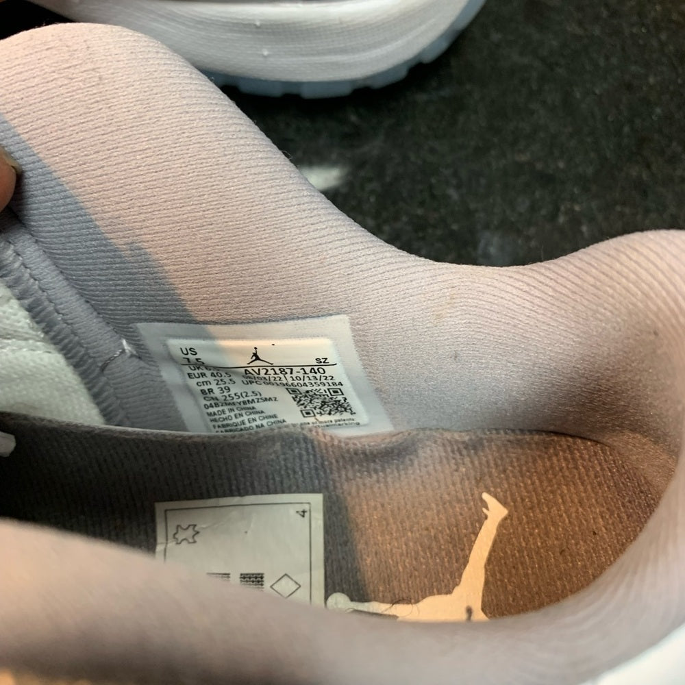 2023
Air Jordan 11 Retro Low 'Cement Grey'
Sz 7.5 Nwb