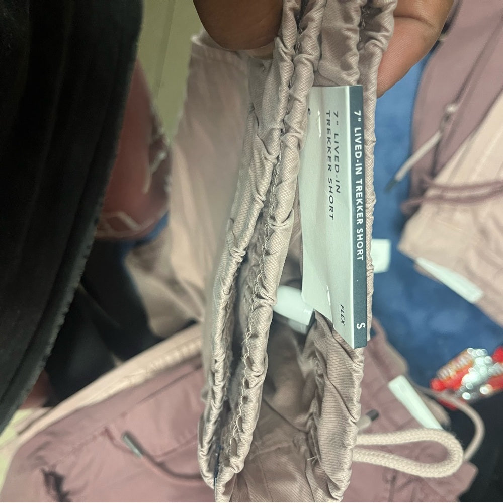 AE Flex 7" Lived-In Trekker Short