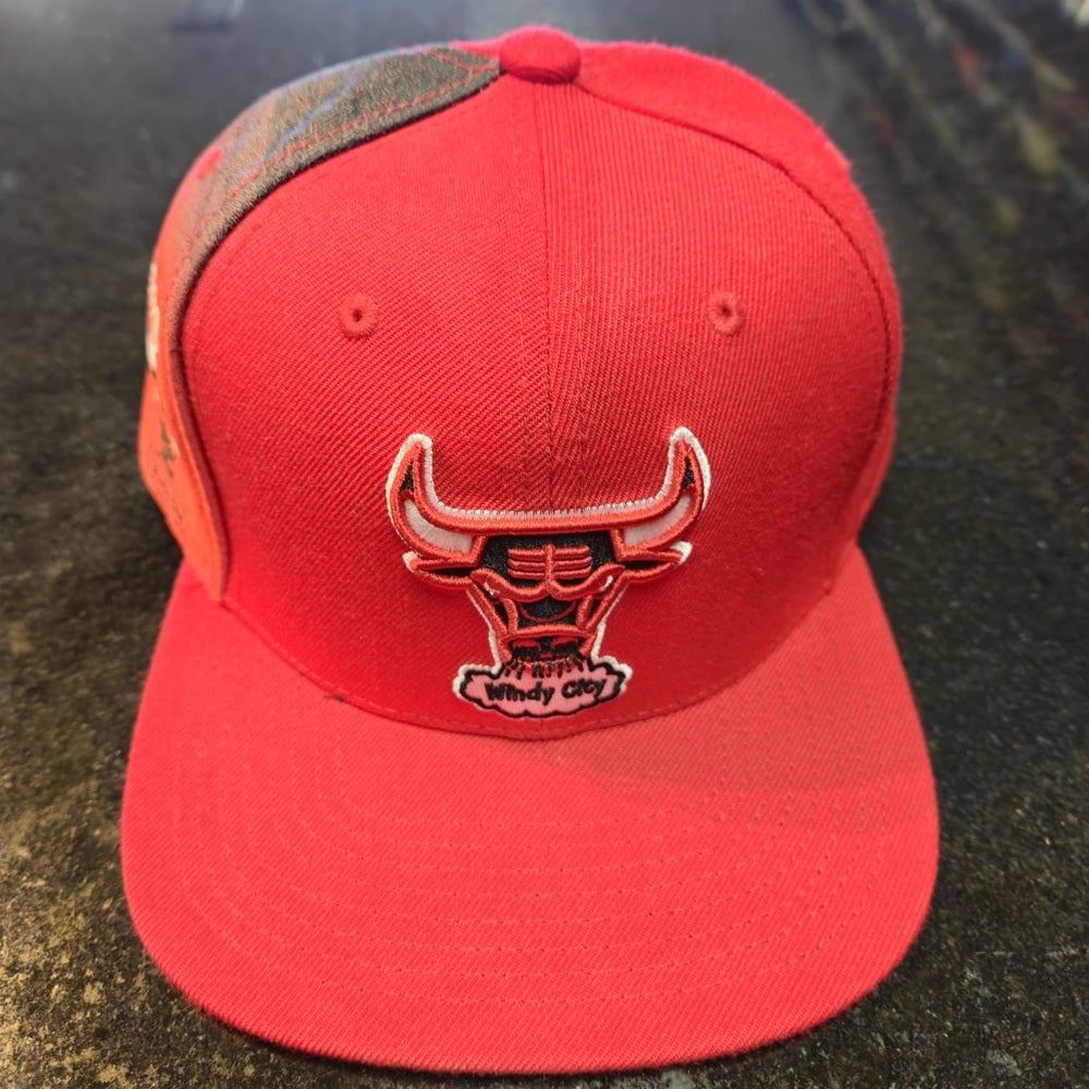 Sz 7 5/8 fitted Chicago Bulls Red cap