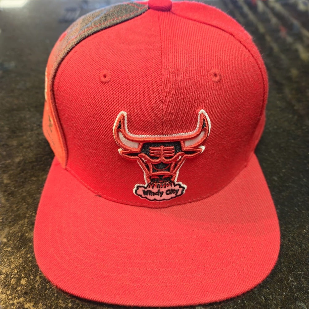 Sz 7 5/8 fitted Chicago Bulls Red cap