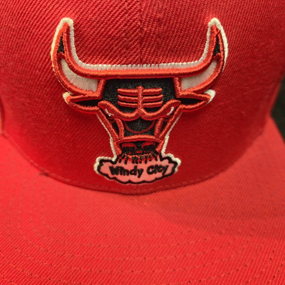 Sz 7 5/8 fitted Chicago Bulls Red cap