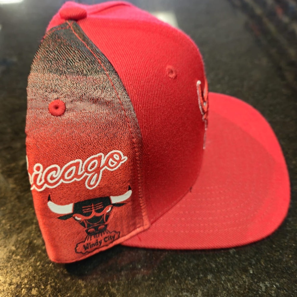Sz 7 5/8 fitted Chicago Bulls Red cap