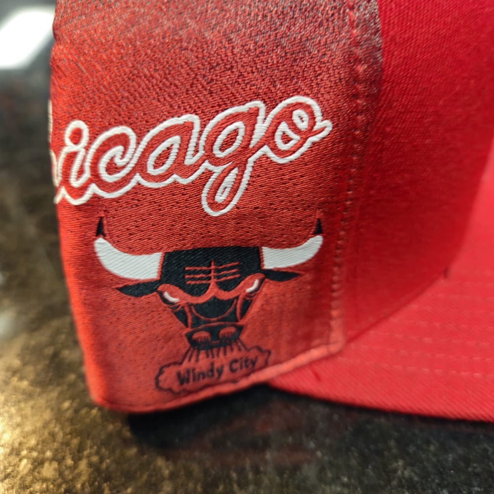 Sz 7 5/8 fitted Chicago Bulls Red cap