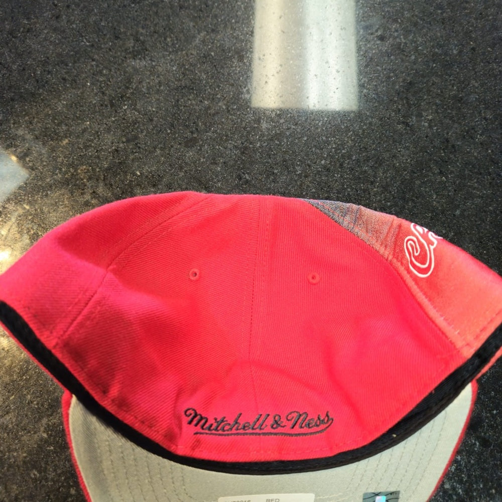 Sz 7 5/8 fitted Chicago Bulls Red cap