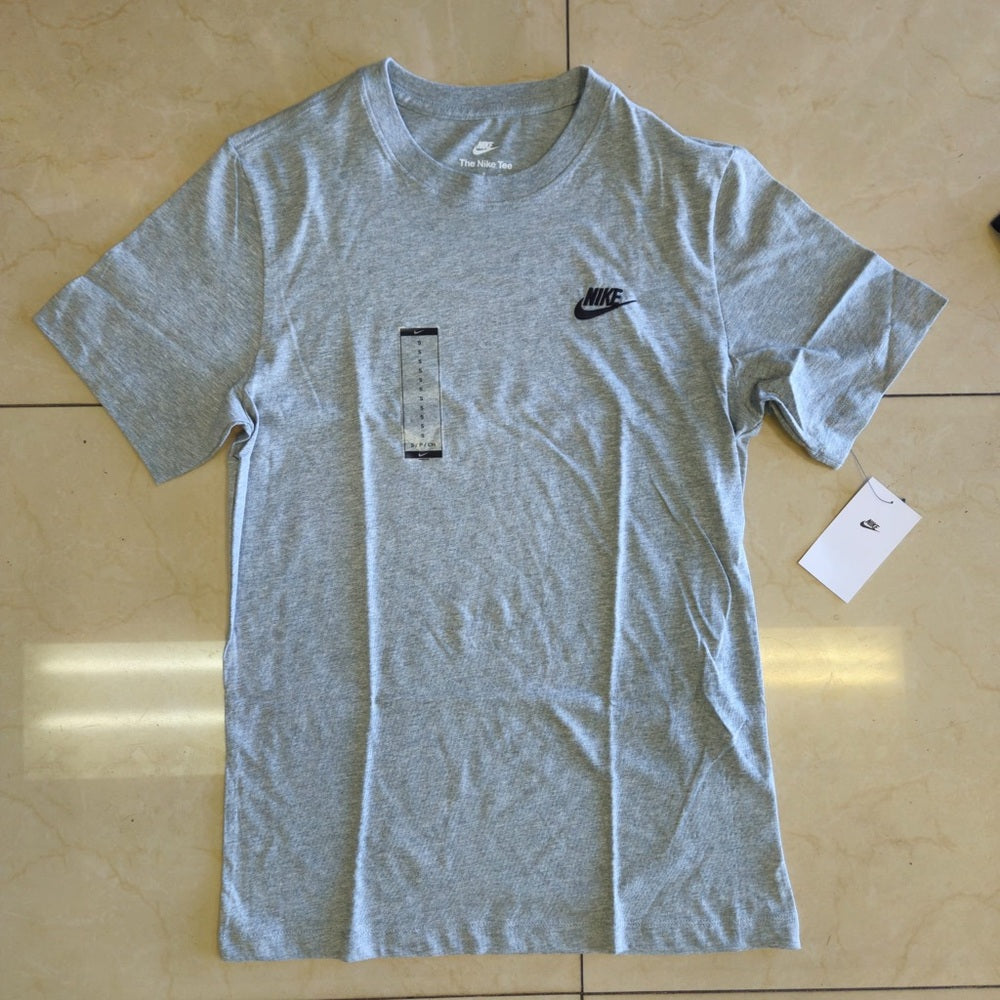 Nike Men's Gray T-Shirt
