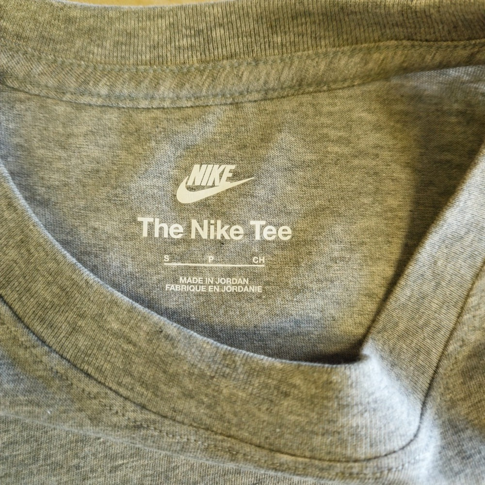 Nike Men's Gray T-Shirt