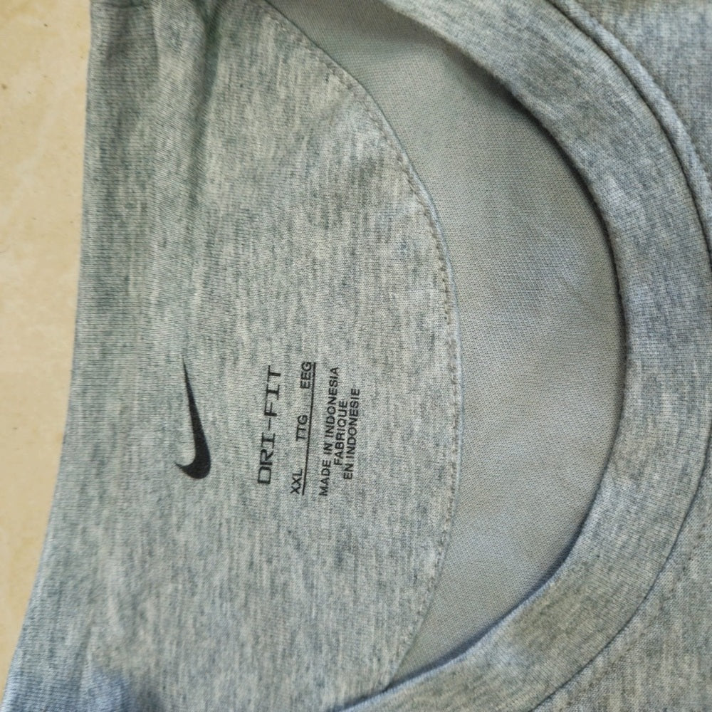 Nike Men's Gray T-Shirt