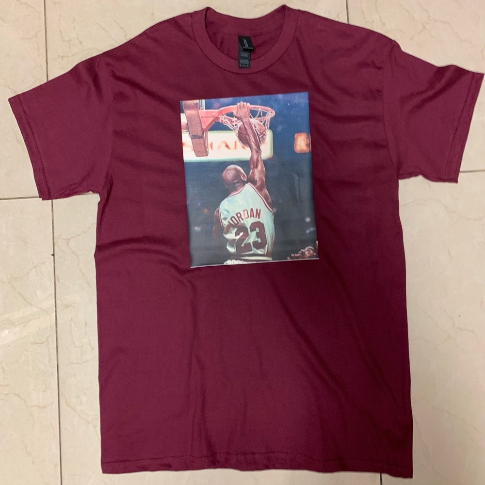 Jordan Graphic Tee in Maroon Sz various
