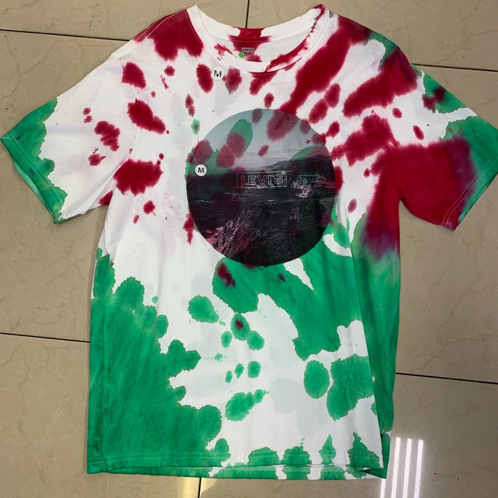Tie-Dye Levi’s custom graphic tee Sz med