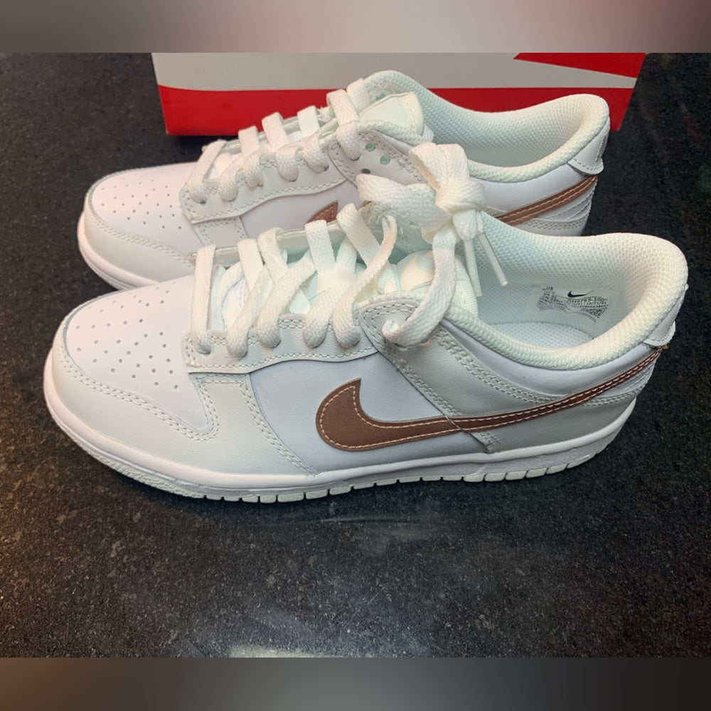 2022
Sz various Dunk Low GS 'White Metallic Red Bronze'