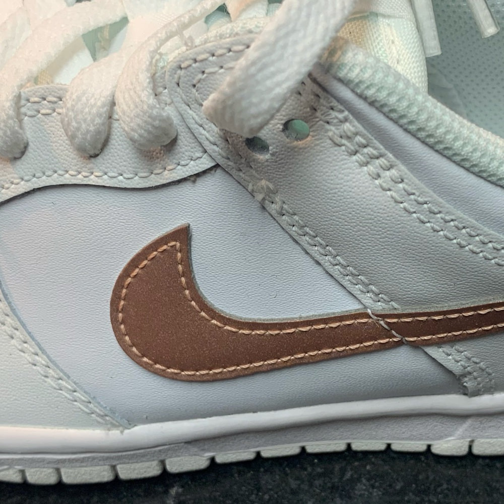 2022
Sz various Dunk Low GS 'White Metallic Red Bronze'
