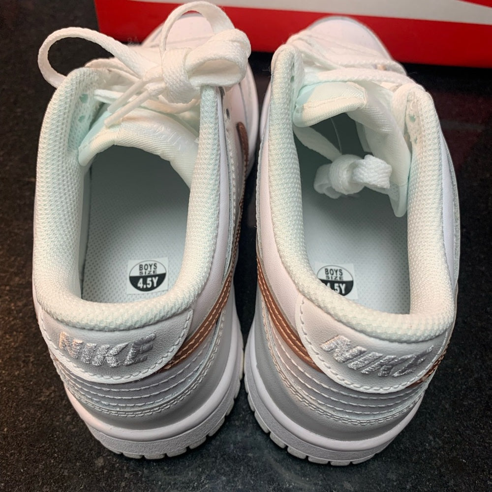 2022
Sz various Dunk Low GS 'White Metallic Red Bronze'