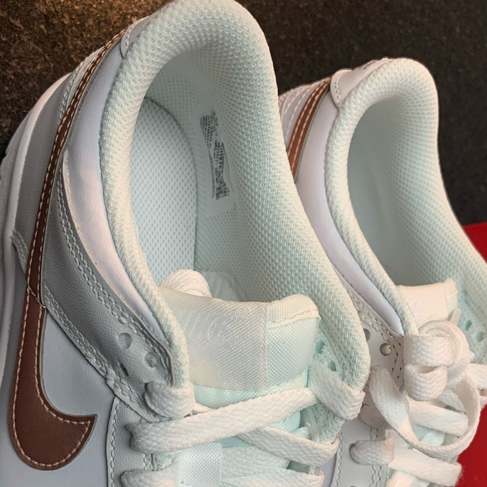 2022
Sz various Dunk Low GS 'White Metallic Red Bronze'