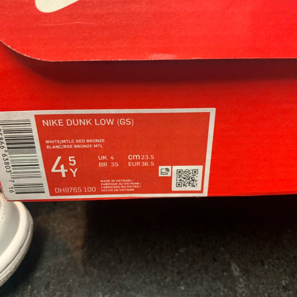 2022
Sz various Dunk Low GS 'White Metallic Red Bronze'