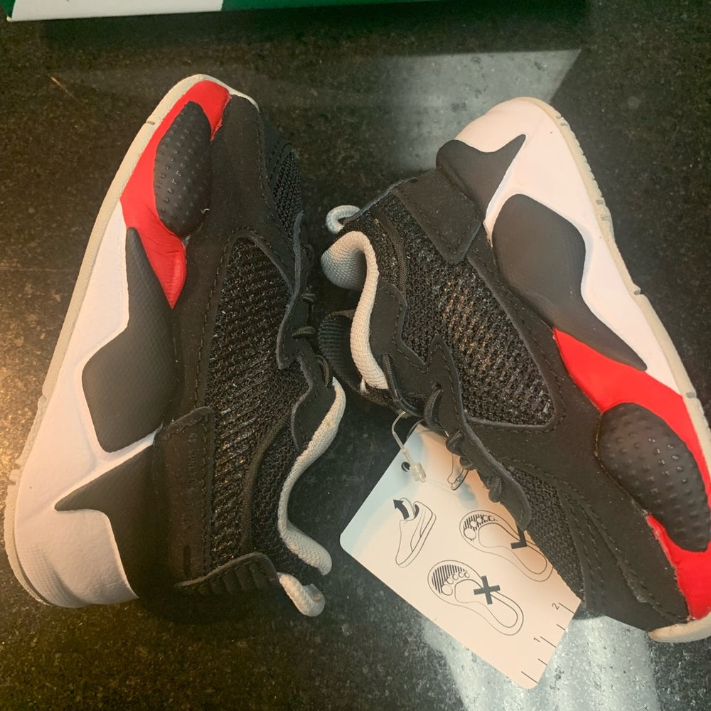 4c PUMA Kids Black and Red Sneakers Canada