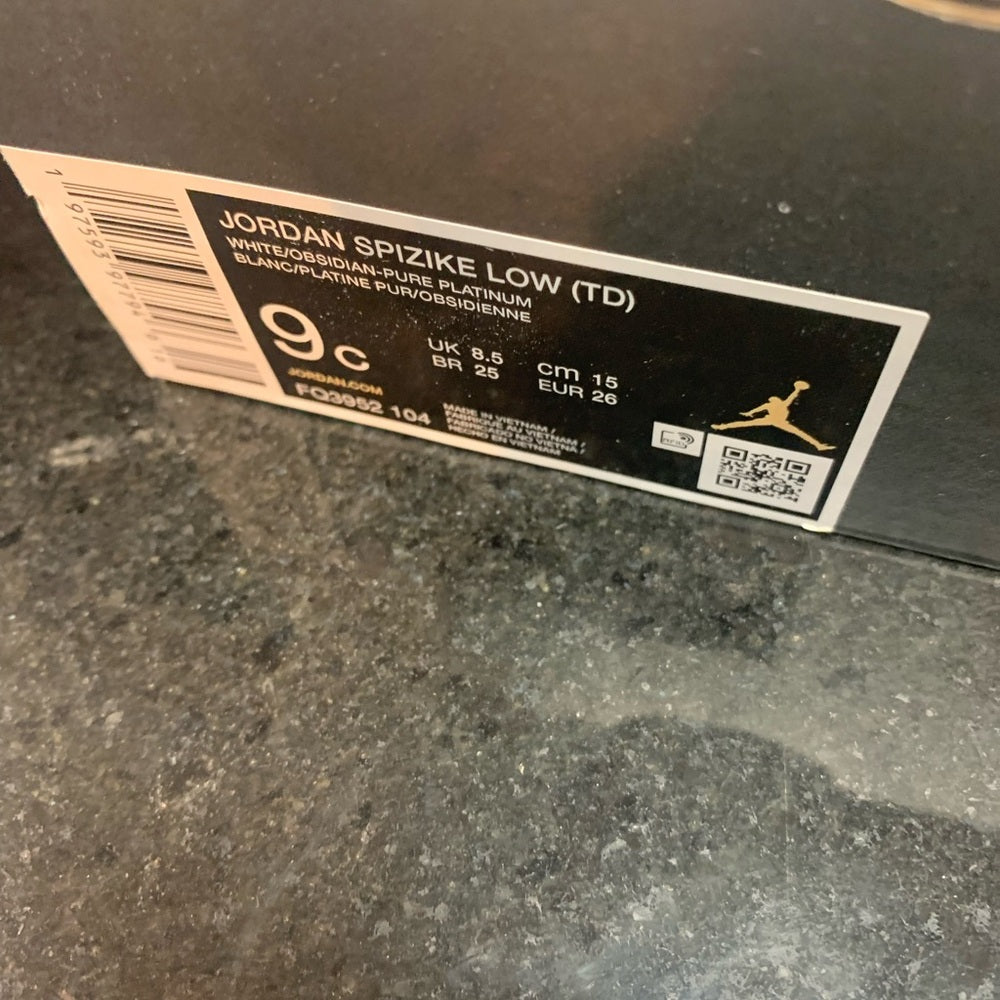 Air Jordan spizike gold & Black and White Sneakers Sz 9c