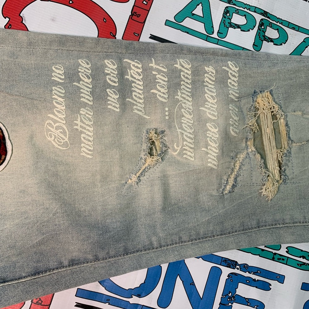 Blue denim flower embroidered jeans Sz 38