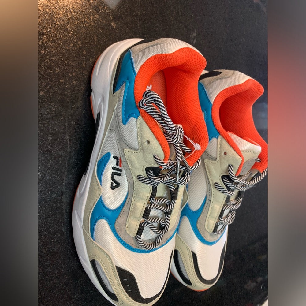 FILA 1RM00585-132 LUMINANCE SNEAKER
Women’s conversation 9.5 w / 8m