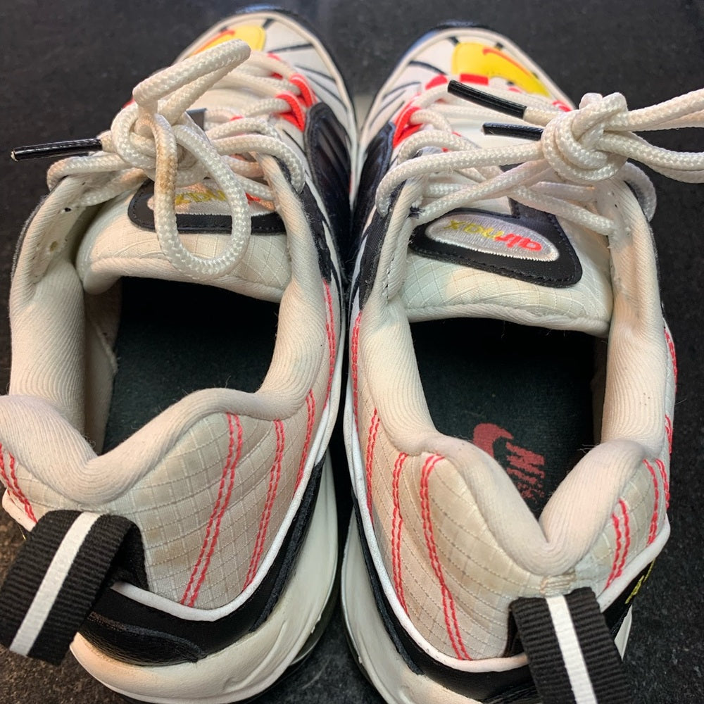 Nike air max 98 Black and White Sneakers with Chunky Sole
Sz 8