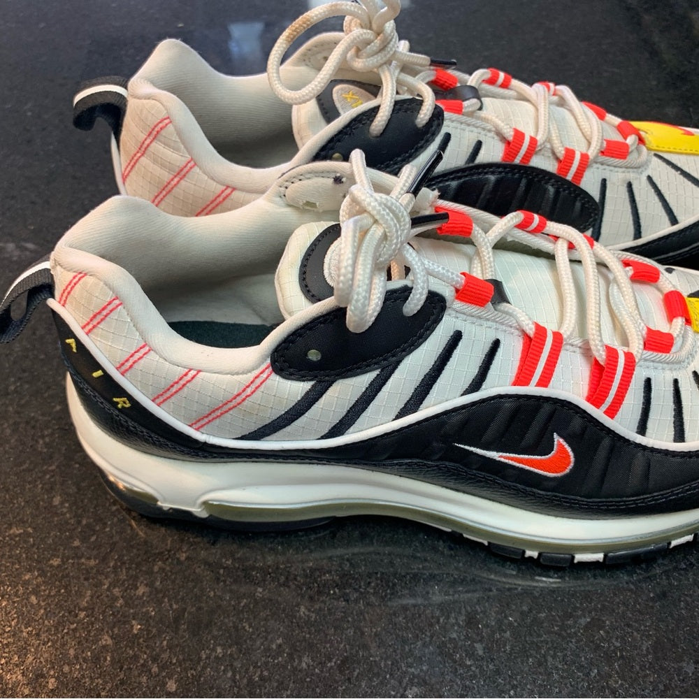 Nike air max 98 Black and White Sneakers with Chunky Sole
Sz 8