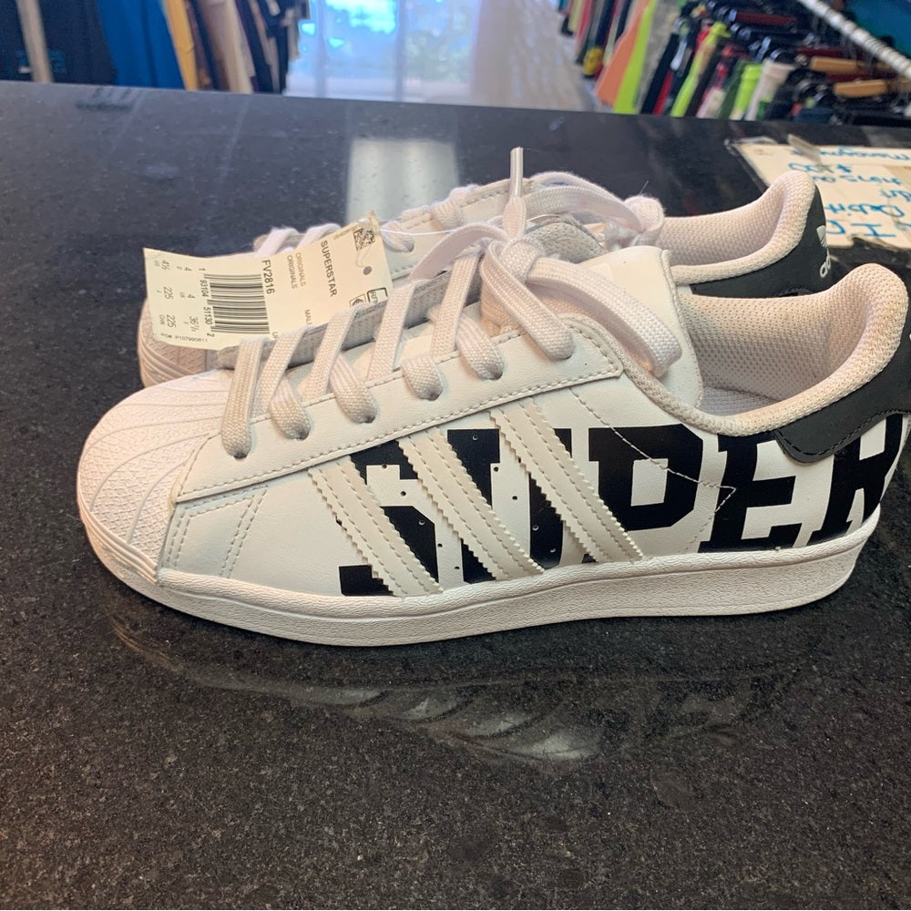 adidas Superstar
Super Cloud White Sz 4.5y