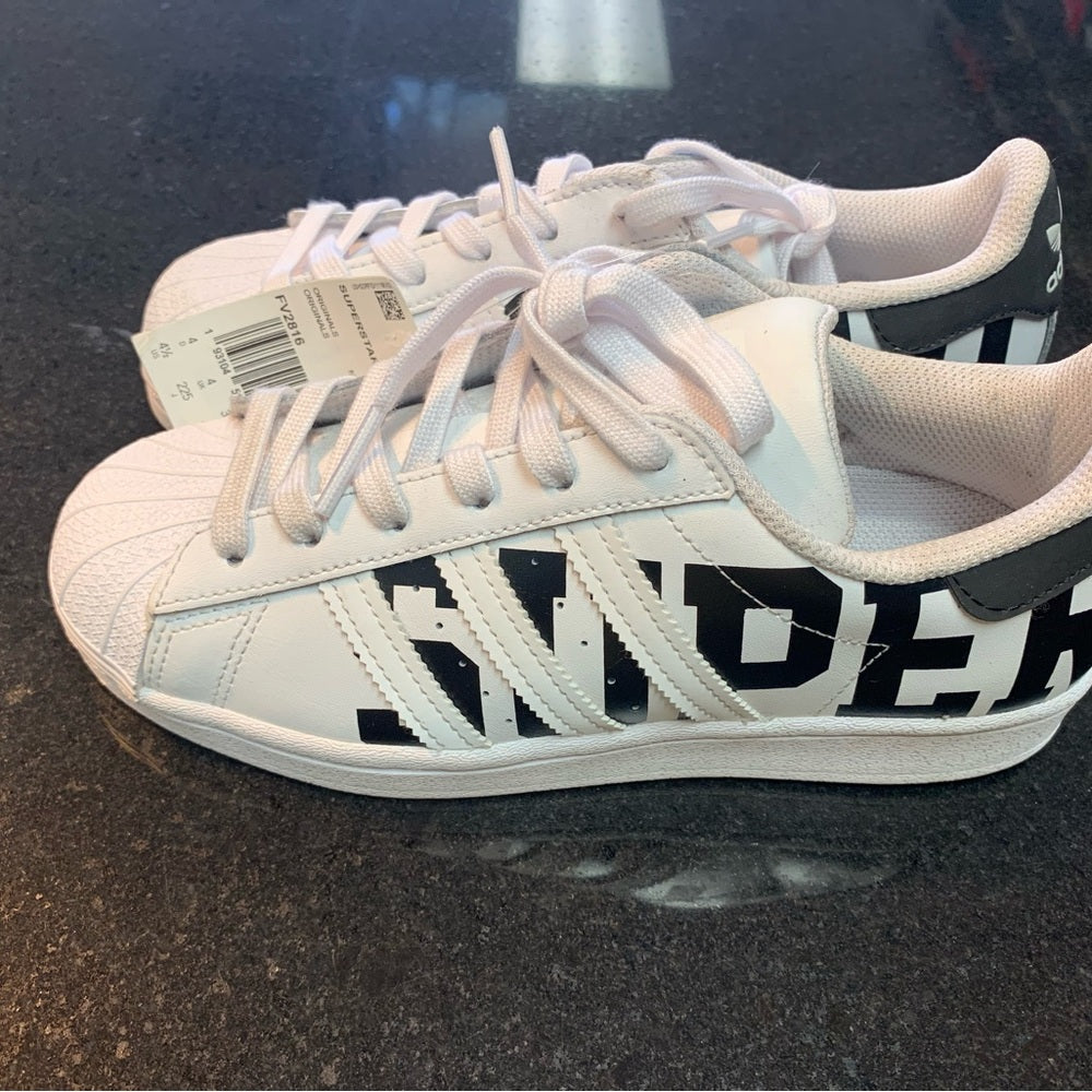 adidas Superstar
Super Cloud White Sz 4.5y