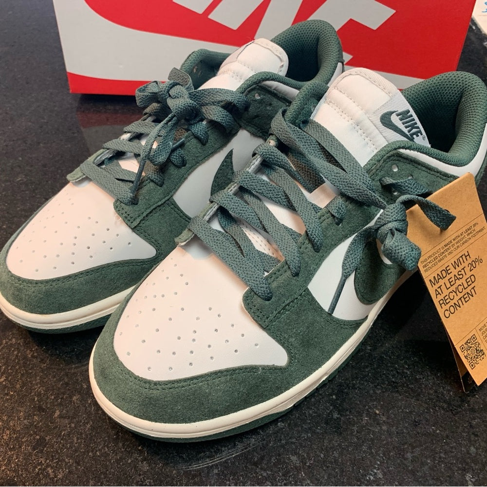 Nike Dunk Low forest green Sz 9.5w
Women's Shoes
