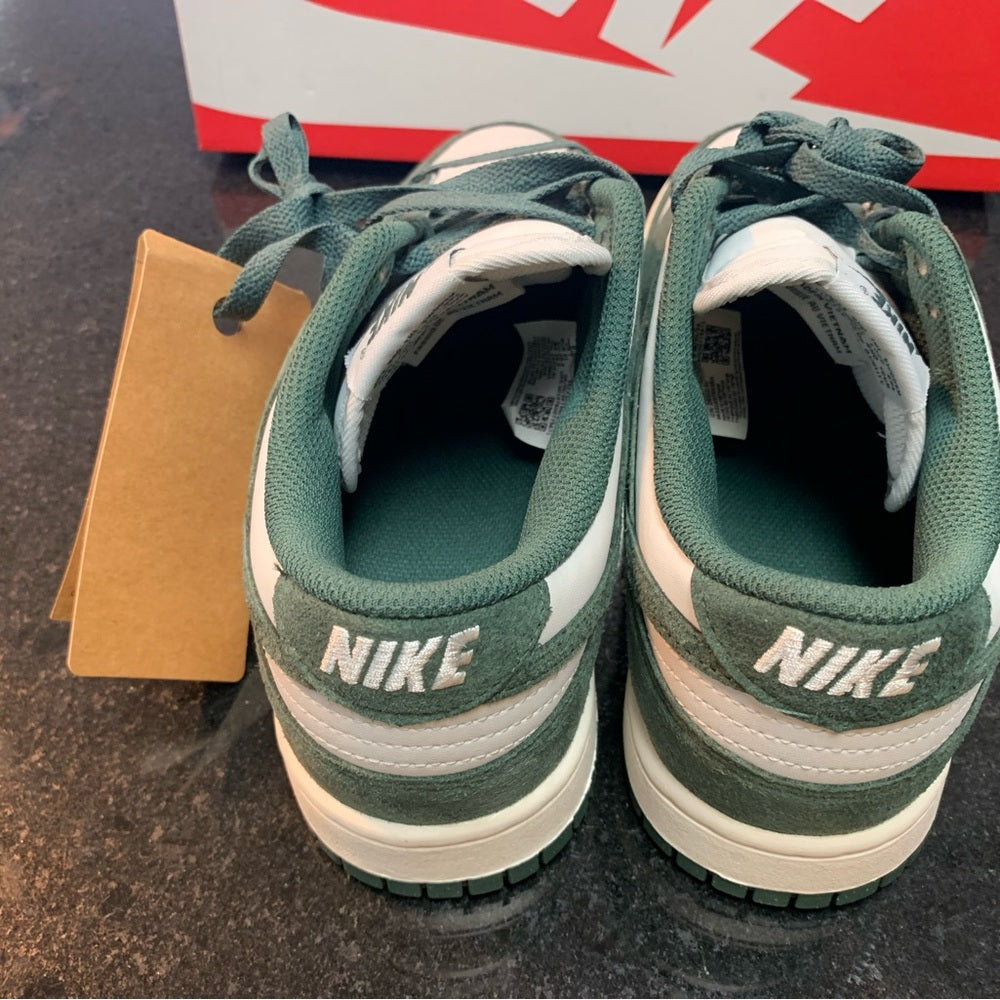 Nike Dunk Low forest green Sz 9.5w
Women's Shoes