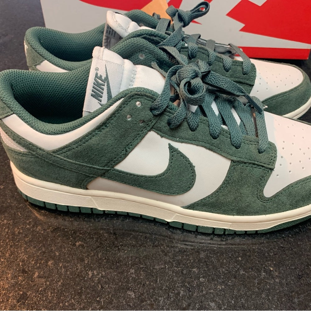 Nike Dunk Low forest green Sz 9.5w
Women's Shoes