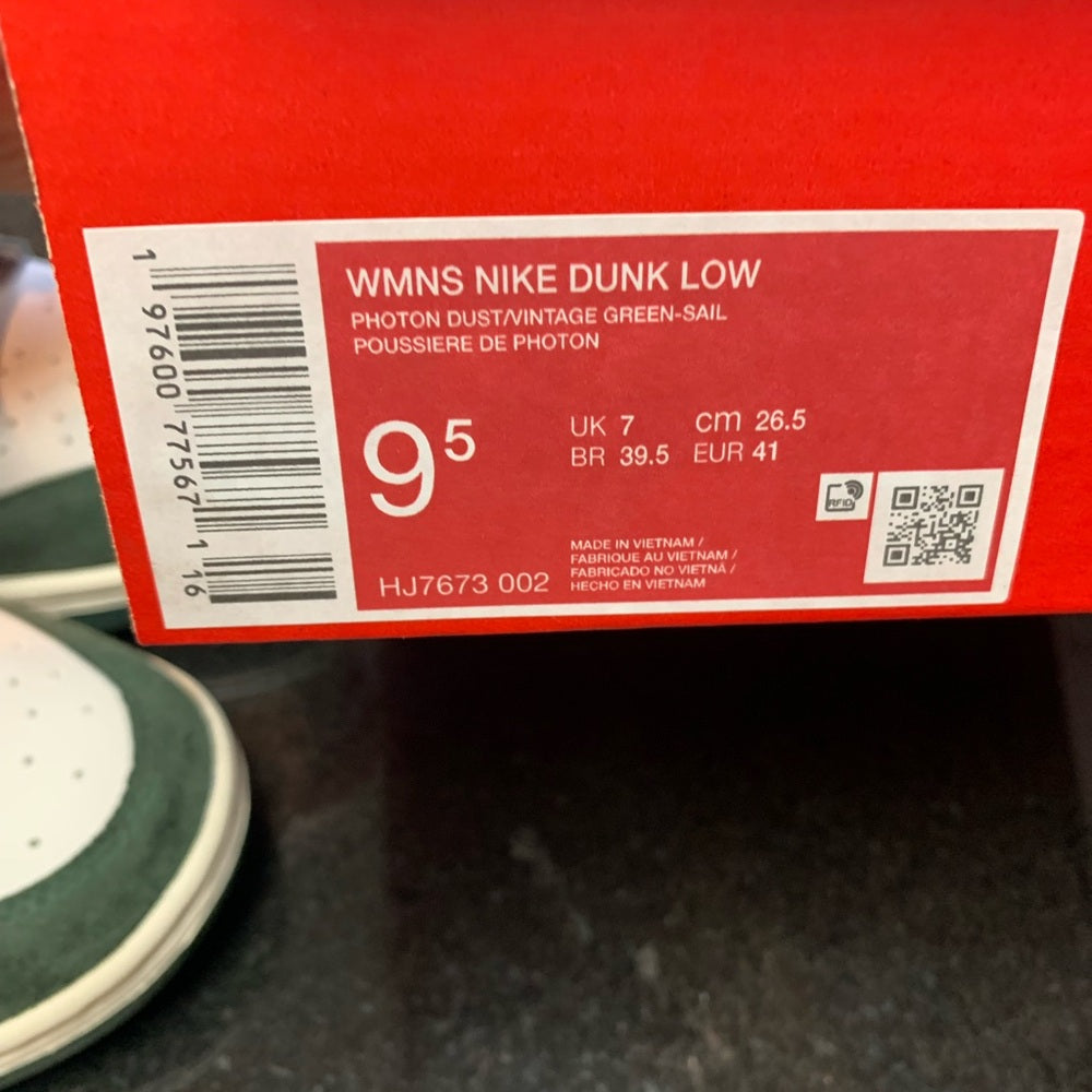 Nike Dunk Low forest green Sz 9.5w
Women's Shoes