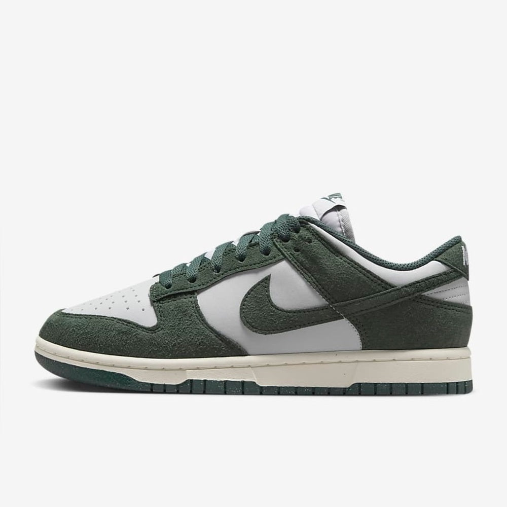Nike Dunk Low forest green Sz 9.5w
Women's Shoes