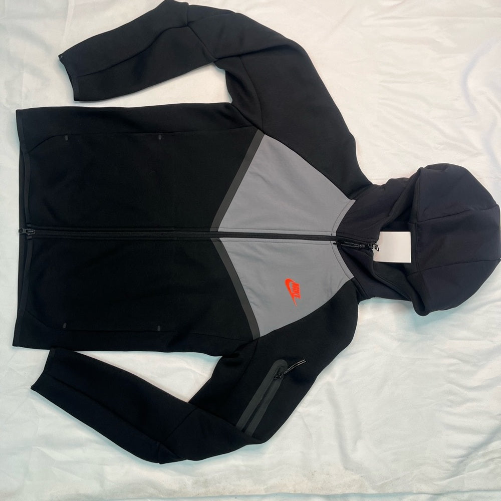 Sz Various Nike Tech
Men's Fleece Windrunner Full-Zip Jacket